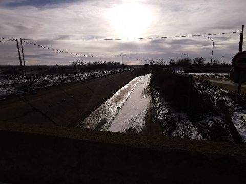 Canal congelado en Algadefe