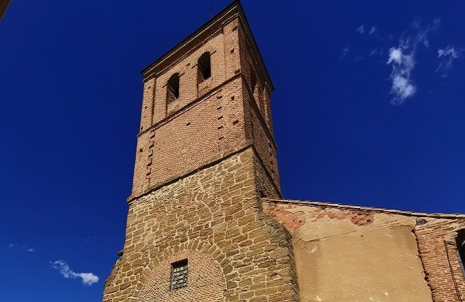 Una torre que 'capta' los últimos rayos del día