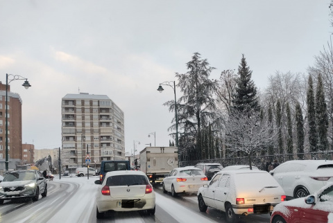 Trafico lento por la nieve