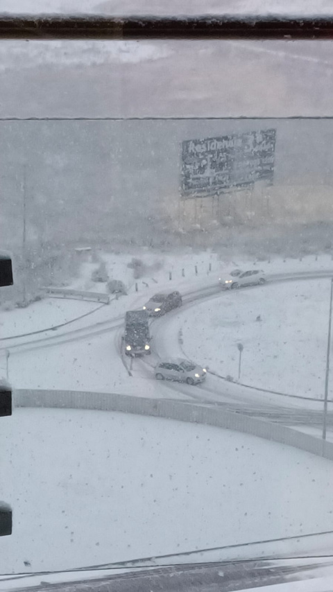 Rotonda del Hospital de Le&oacute;n completamente blanca