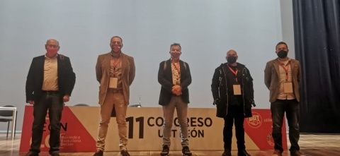 Enrique Reguero junto a la ejecutiva de UGT FICA León