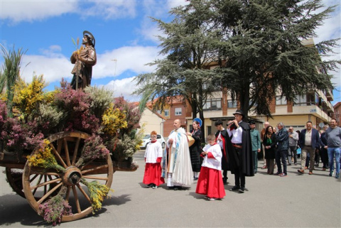 Todas las fotos de San Isidro Santa María del Páramo 2026