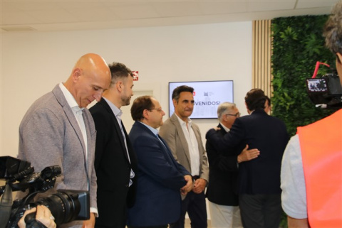 Álbum de la inauguración del Centro Logístico Día en Villadangos