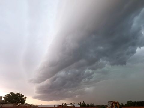 La tormenta llega a Cimanes de la Vega. Asun