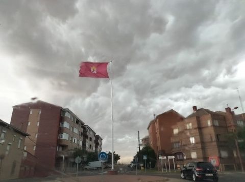 La tormenta acecha Valencia de Don Juan. Samuel Migu&eacute;lez Gallego